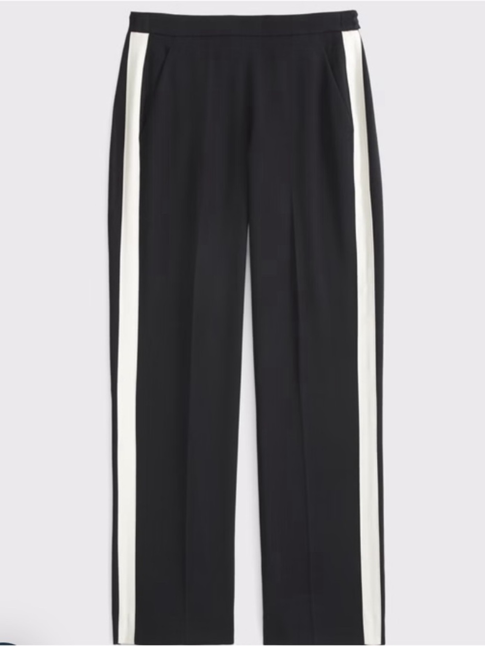 Abercrombie & Fitch Women's Side Stripe Pull-On Pant  New without tags Med Short